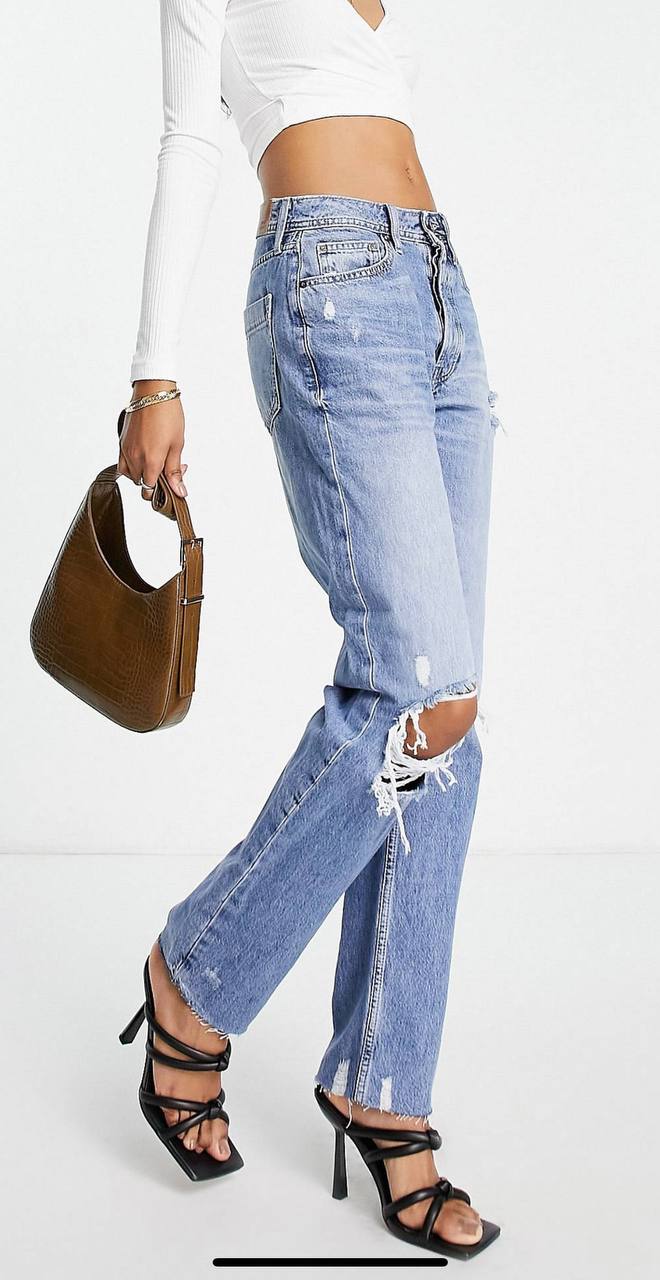 Jeans drepti cu rupturi