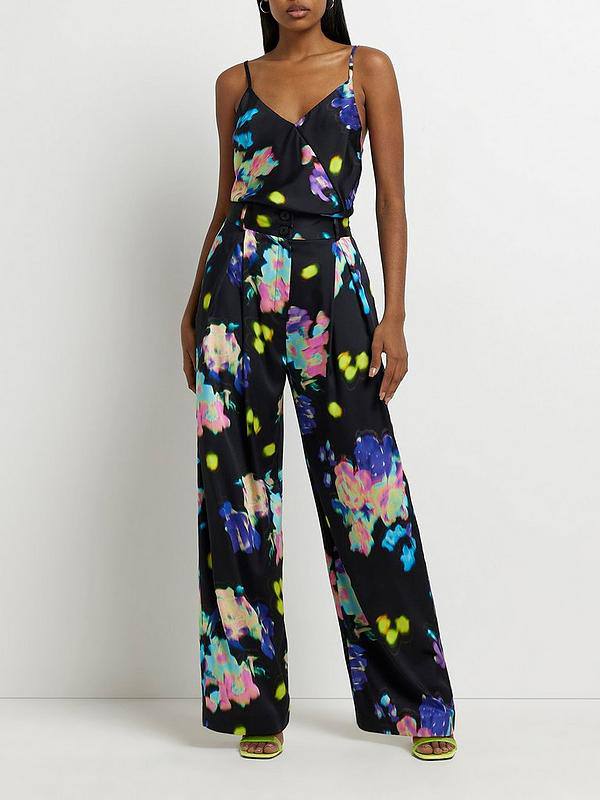 Pantaloni largi din satin